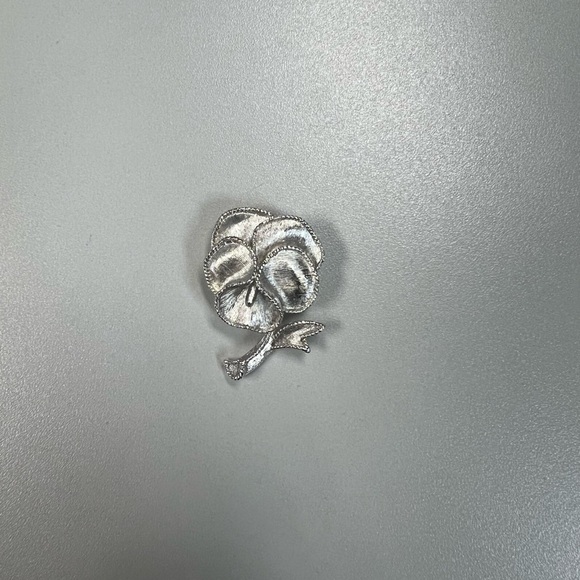 Trifari Silver Pansy Brooch with Trifari on Back Elegant Piece - Picture 3 of 3